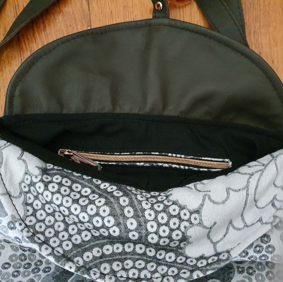 Women's cross body shoulder bag hook lock - Picture 3 of 9